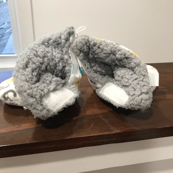 🎉 PRICE DROP 🎉 Dinosaur Fuzzy Booties - Picture 4 of 4